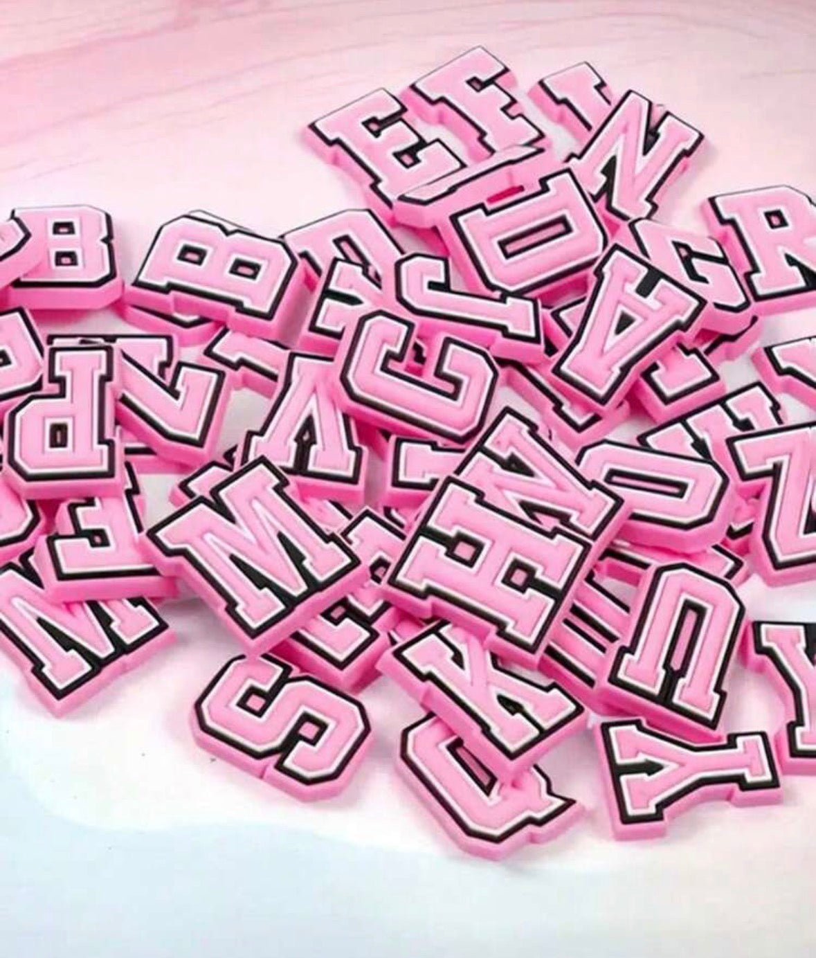 Letras rosa para zapatos 1 pz